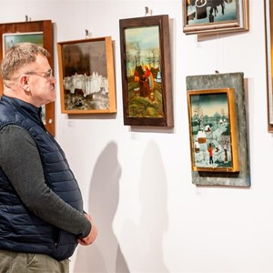 Otvorena izložba "Hrvatska naivna umjetnost" u Nacionalnom svetištu sv. Josipa u Karlovcu